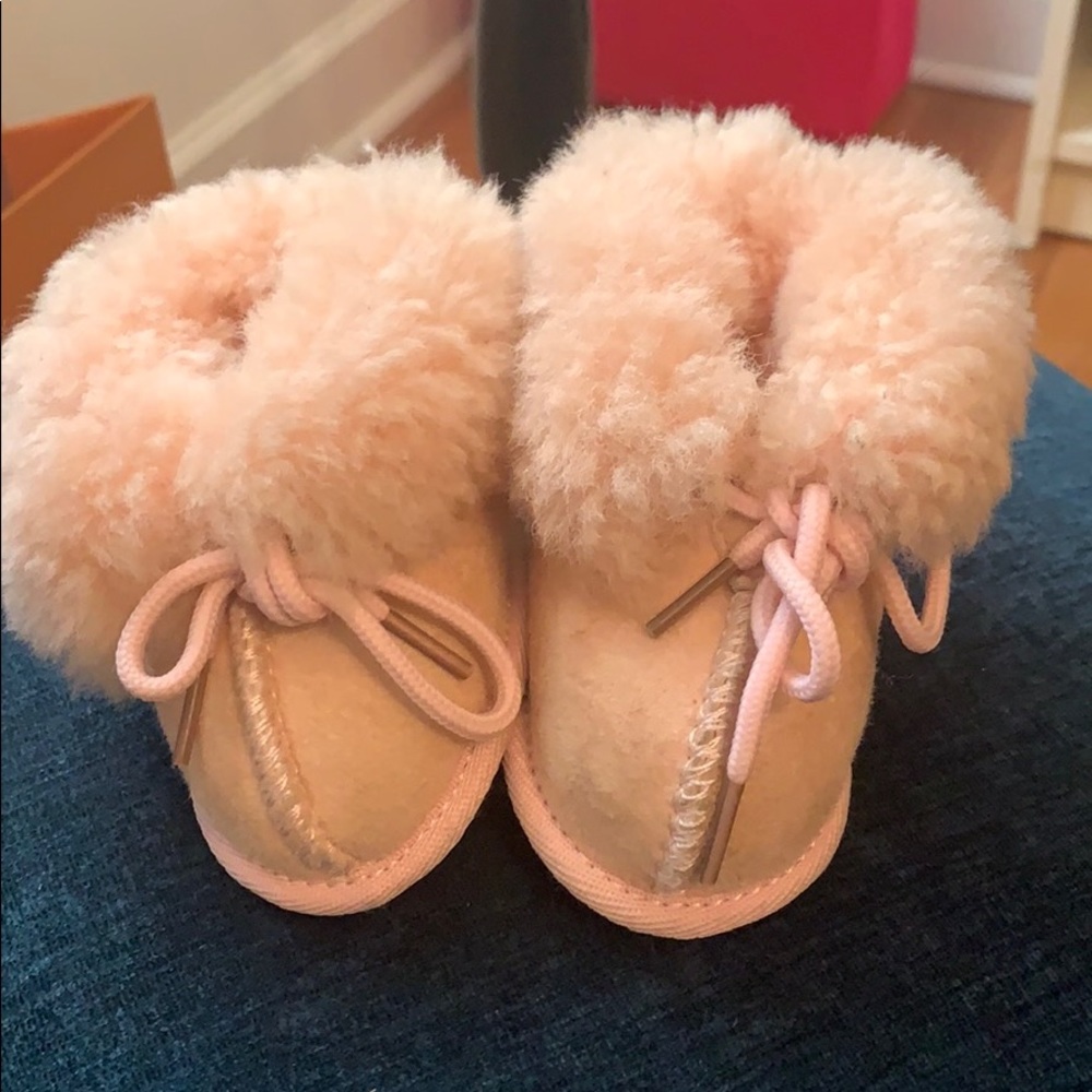 The fuzzies infant slippers